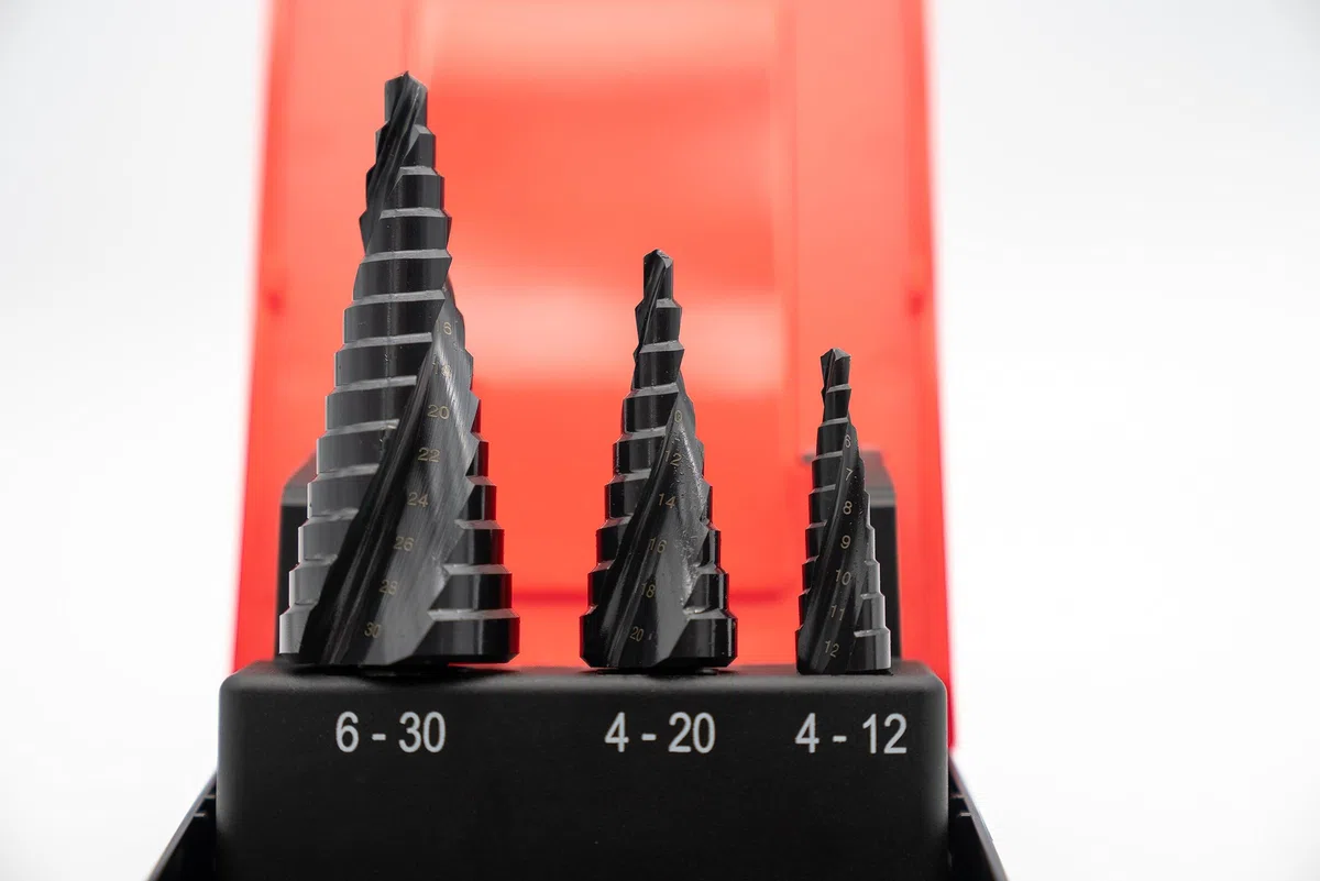 BAER HSS-TiAlN - Set di punte per trapano a gradini, 4 – 30 mm (4 – 12 & 20) (6 – 30) – punte coniche – acciai CrNi, metalli non ferrosi e acciai