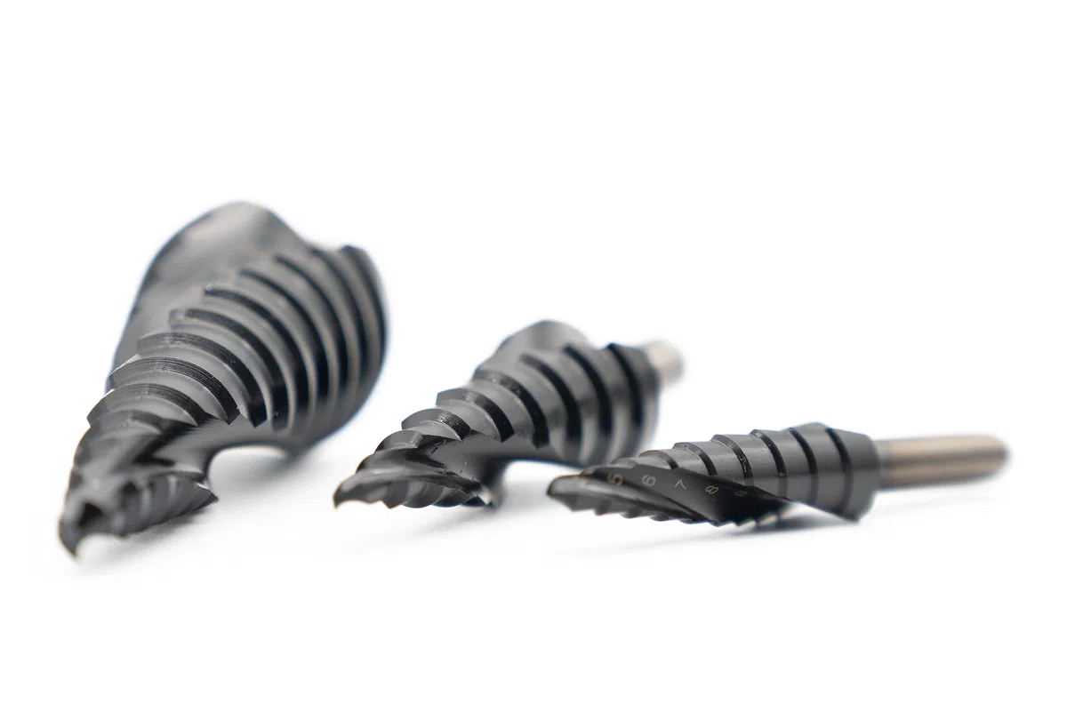 BAER HSS-TiAlN - Set di punte per trapano a gradini, 4 – 30 mm (4 – 12 & 20) (6 – 30) – punte coniche – acciai CrNi, metalli non ferrosi e acciai