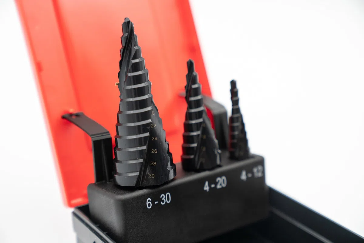BAER HSS-TiAlN - Set di punte per trapano a gradini, 4 – 30 mm (4 – 12 & 20) (6 – 30) – punte coniche – acciai CrNi, metalli non ferrosi e acciai